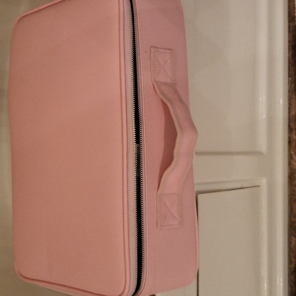 Light pink makeup case. Super.big
